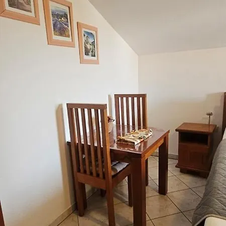 Ellena Apartment *
